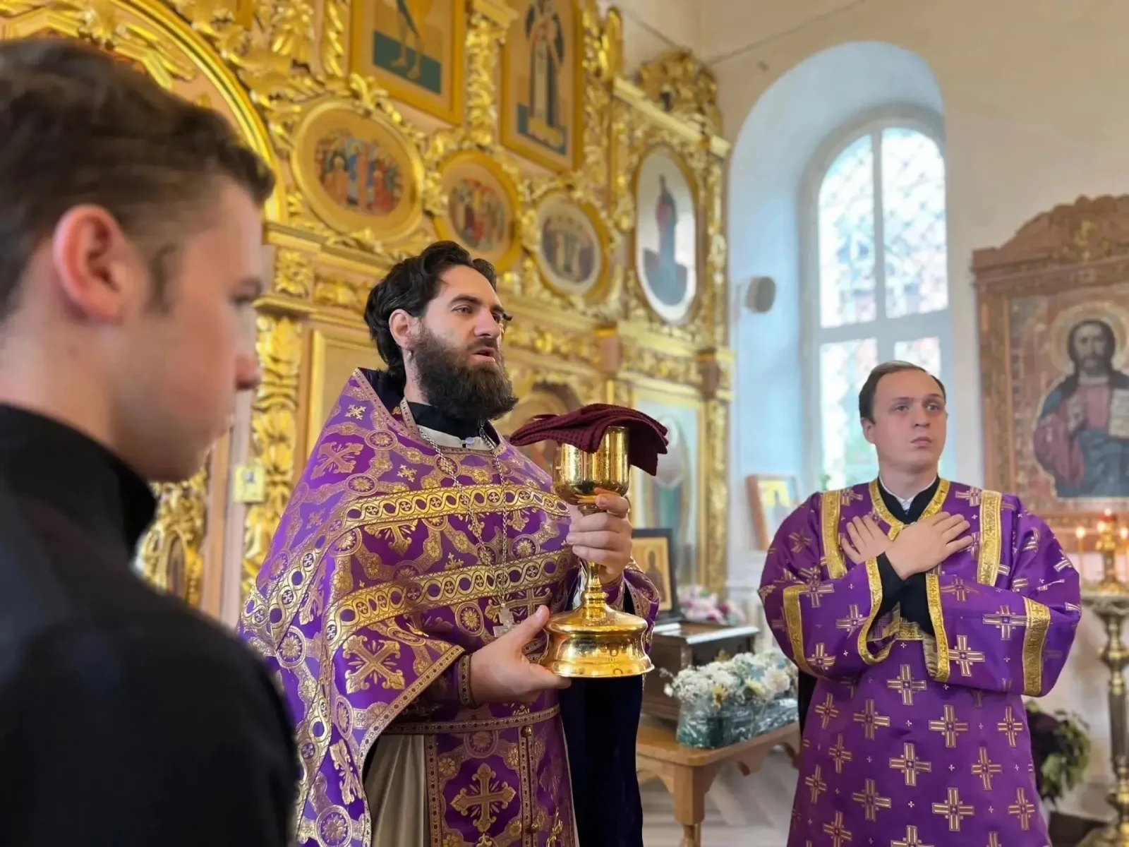 Божественная литургия в праздник Воздвижения Креста Господня. Божественная литургия в праздник Воздвижения Креста Господня.