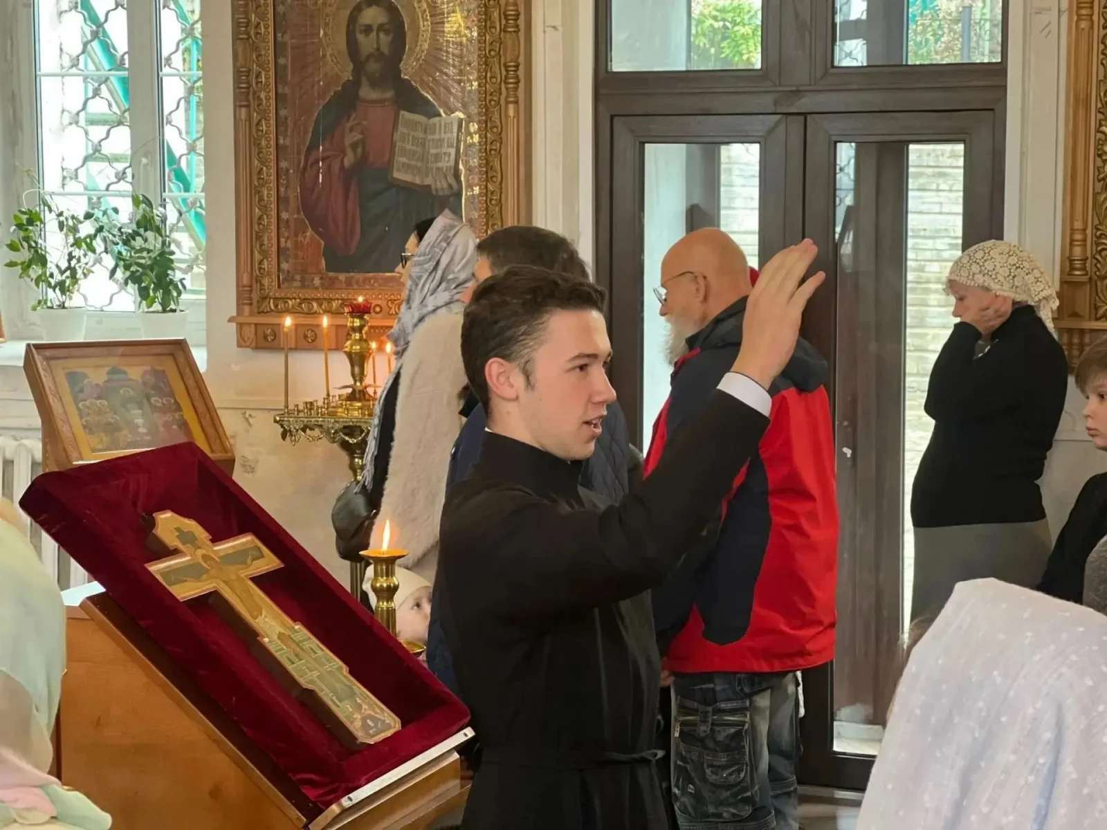 Божественная литургия в праздник Воздвижения Креста Господня. Божественная литургия в праздник Воздвижения Креста Господня.