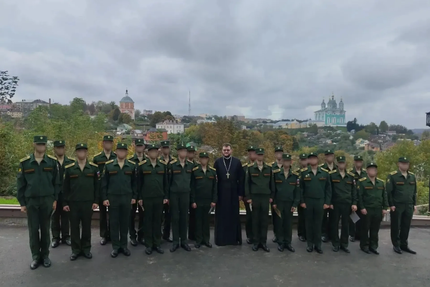 Смоленскую духовную семинарию посетили военнослужащие. Смоленскую духовную семинарию посетили военнослужащие.